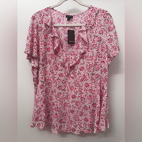 NWT Torrid Georgette Flutter V neck blouse “pretty Jacobien ditsy whisper white” - Picture 3 of 9